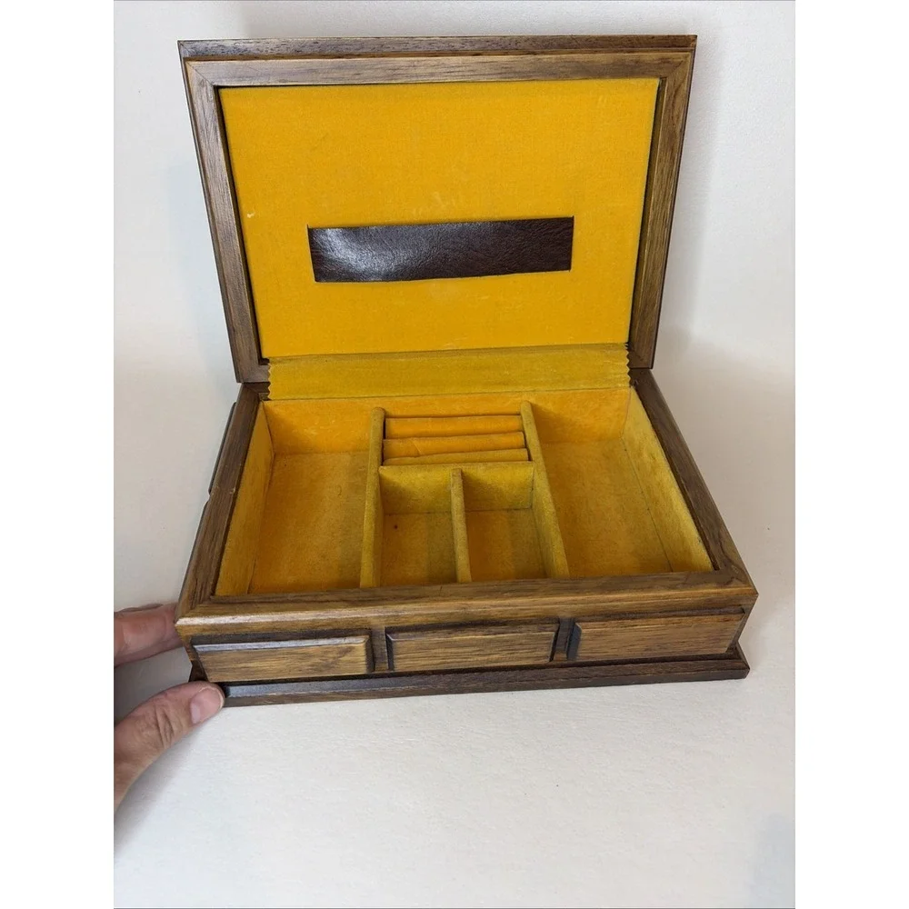 VINTAGE London Leather The Camelot Jewelry Box Hinged Velvet Inlay Studded